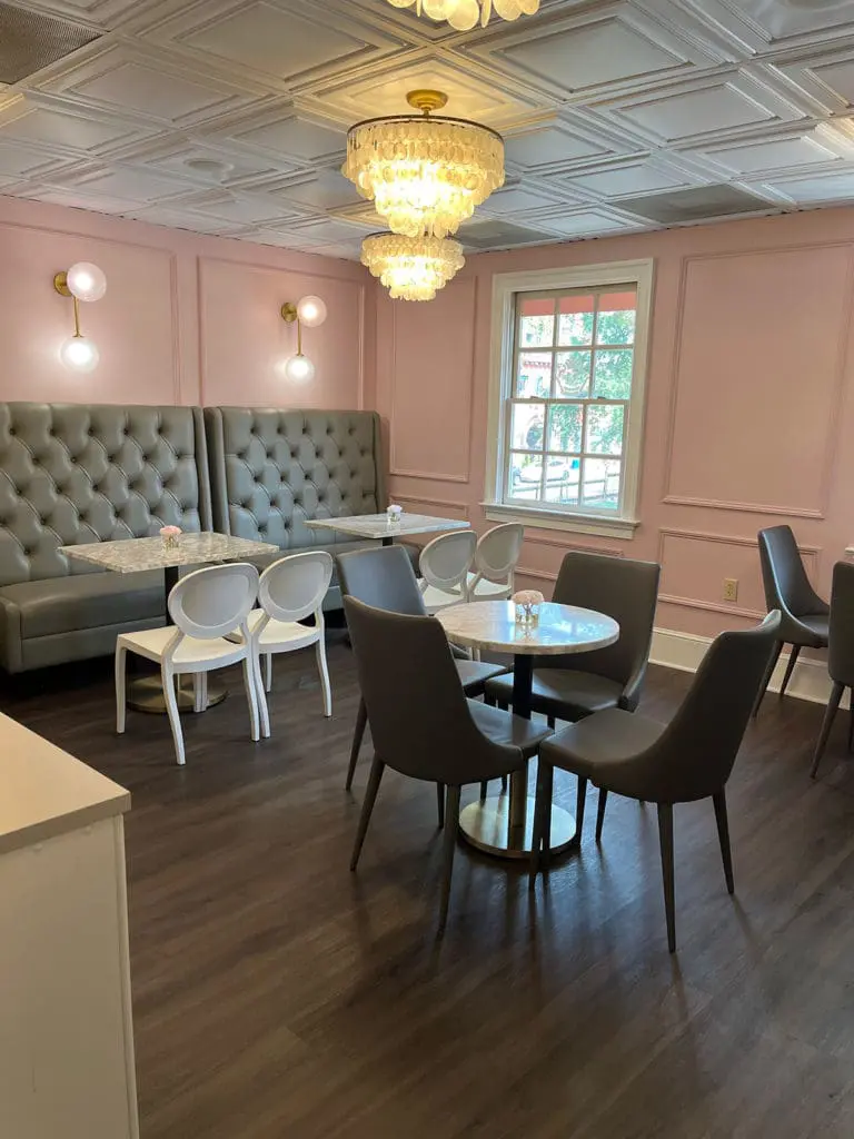 Mocatinas dining room