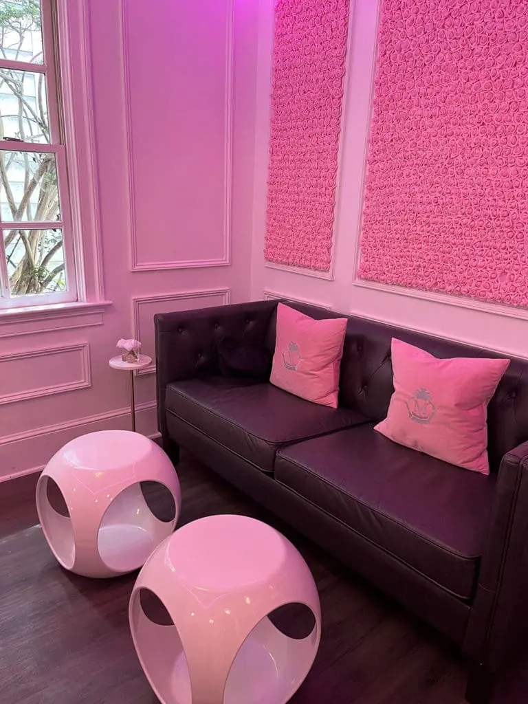 Mocatinas private nook sofa view