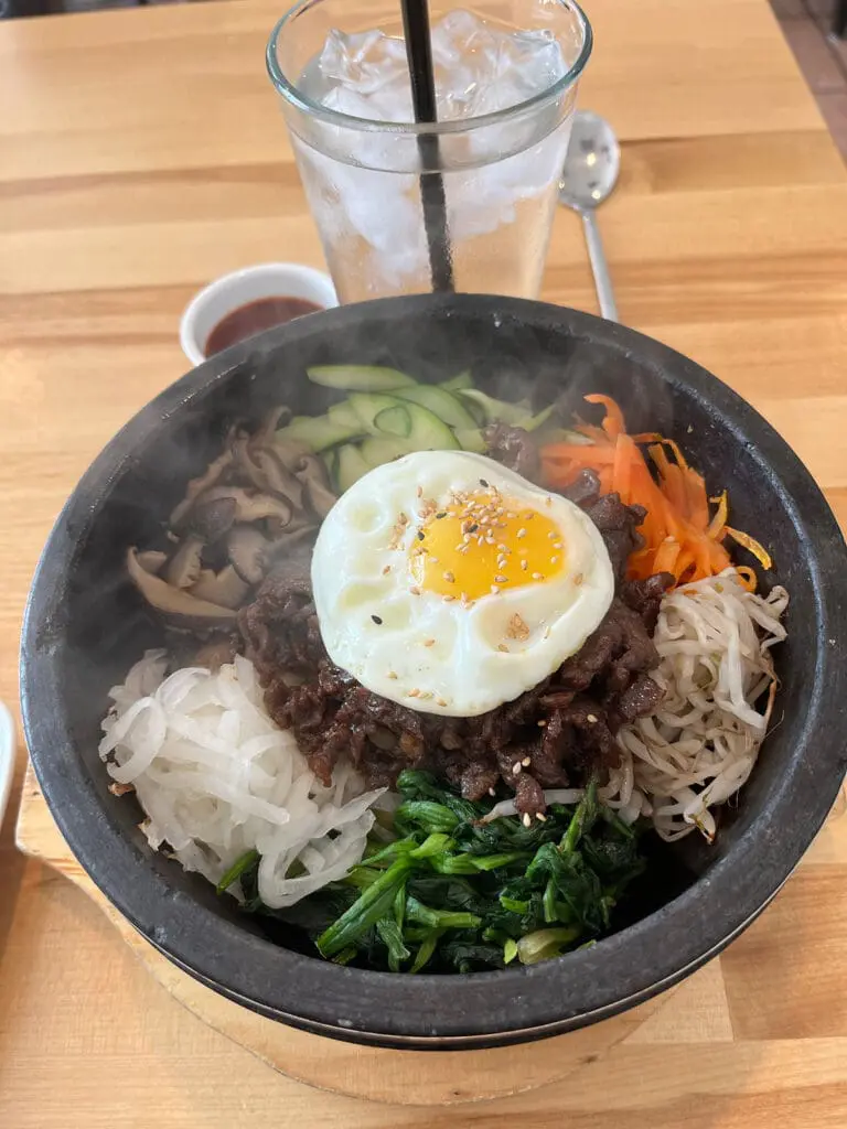 Gogigogo dolsot bibimbap