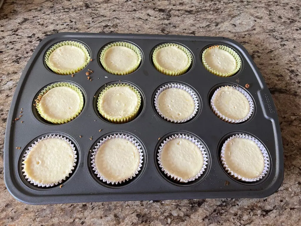 Chilled mini cheesecakes