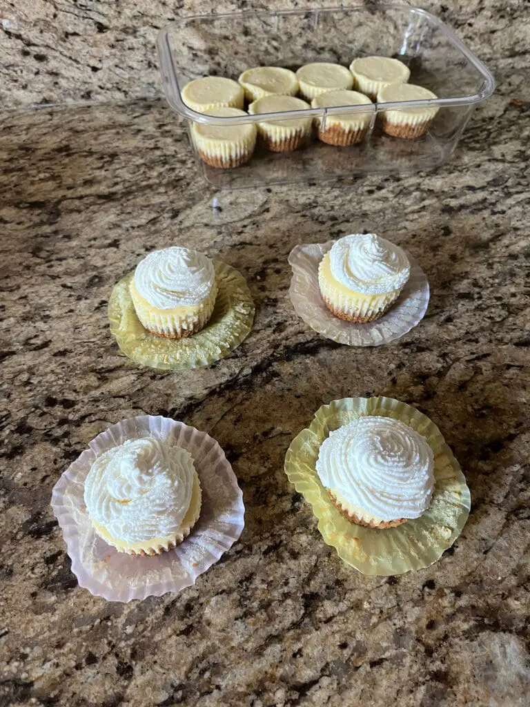 Mini cheesecakes with chantilly cream