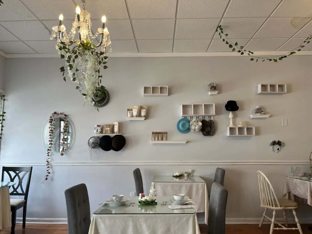 Miss Minervas Interior