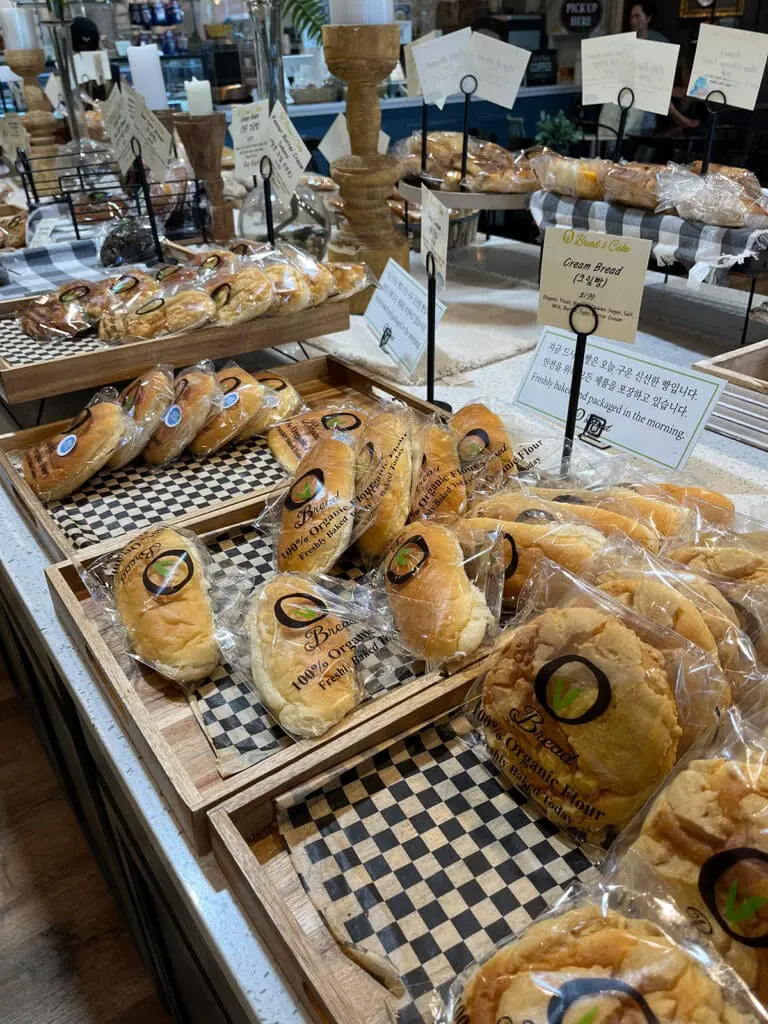 O Bread and cake tray