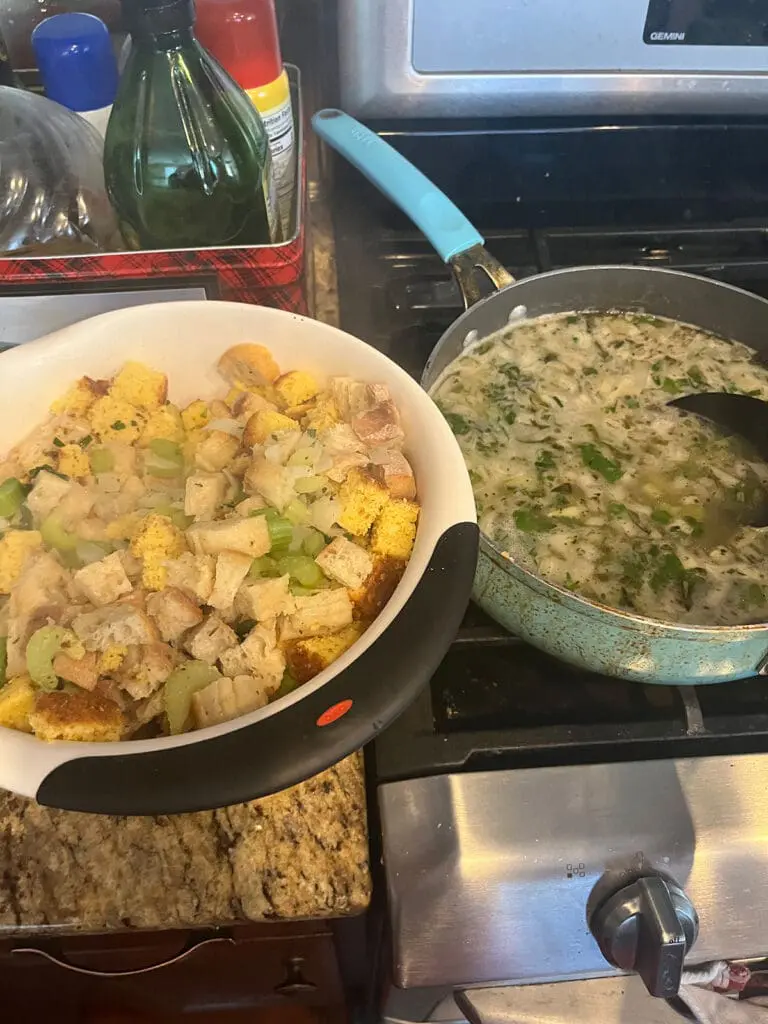 Stuffing mixing in broth
