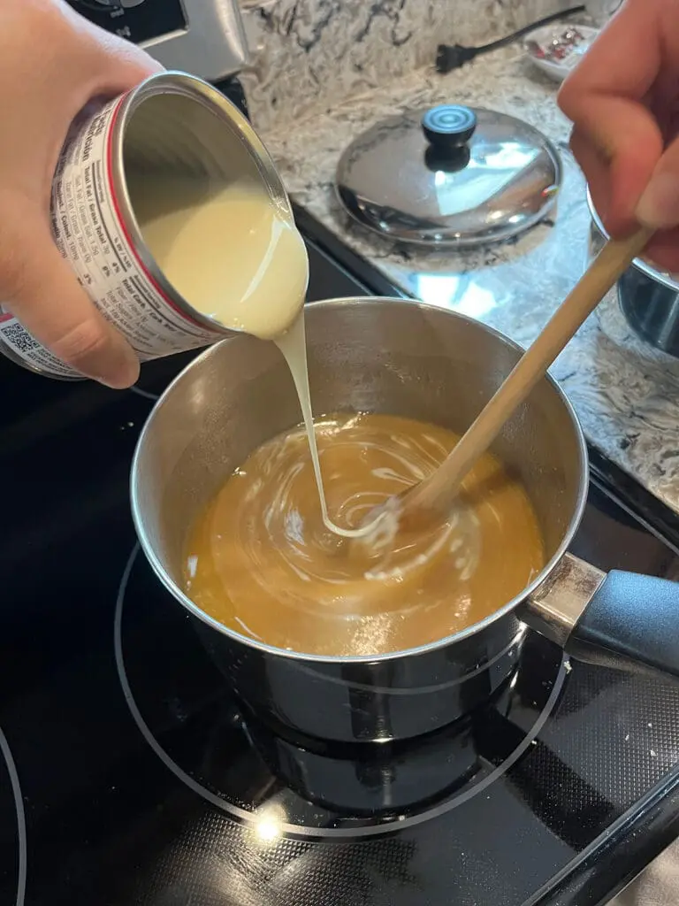 Caramels Stirring condensed milk