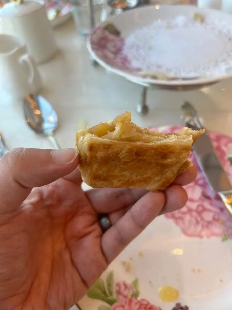 Lady Camellia Apple Croissant