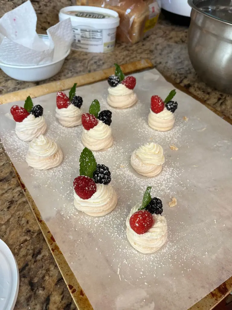 mini pavlovas