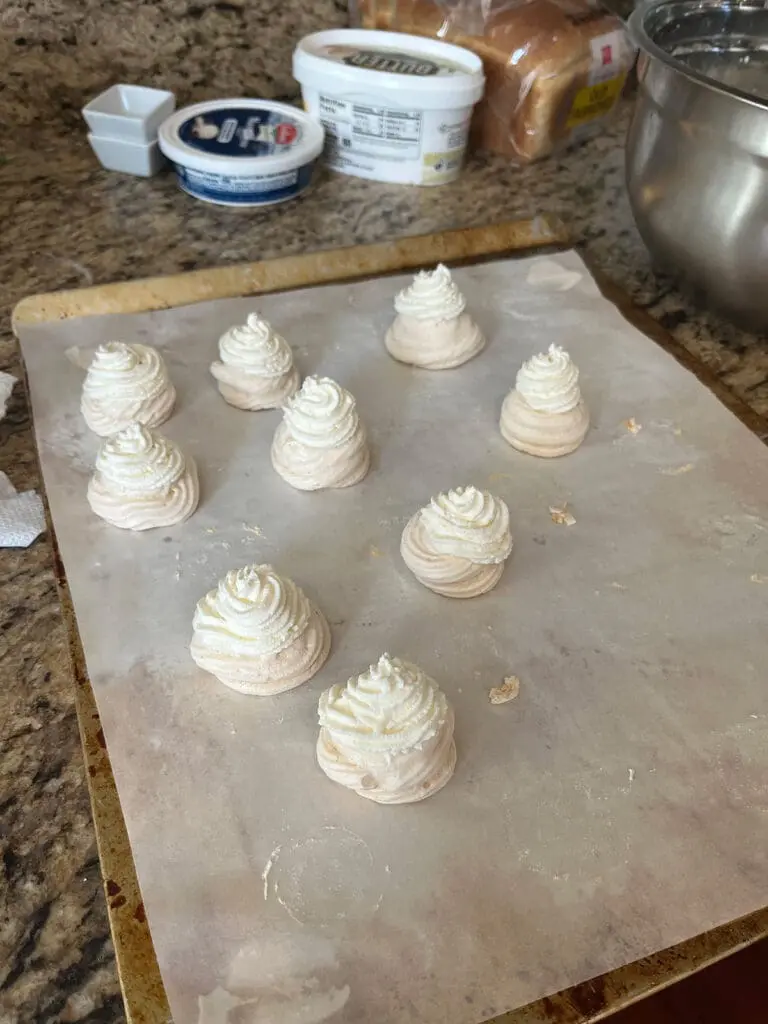 pavlovas with cream