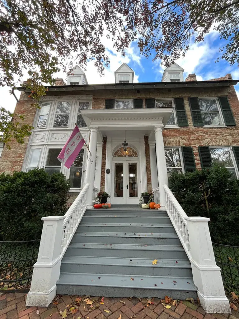 Tea Cart Winchester Exterior Front