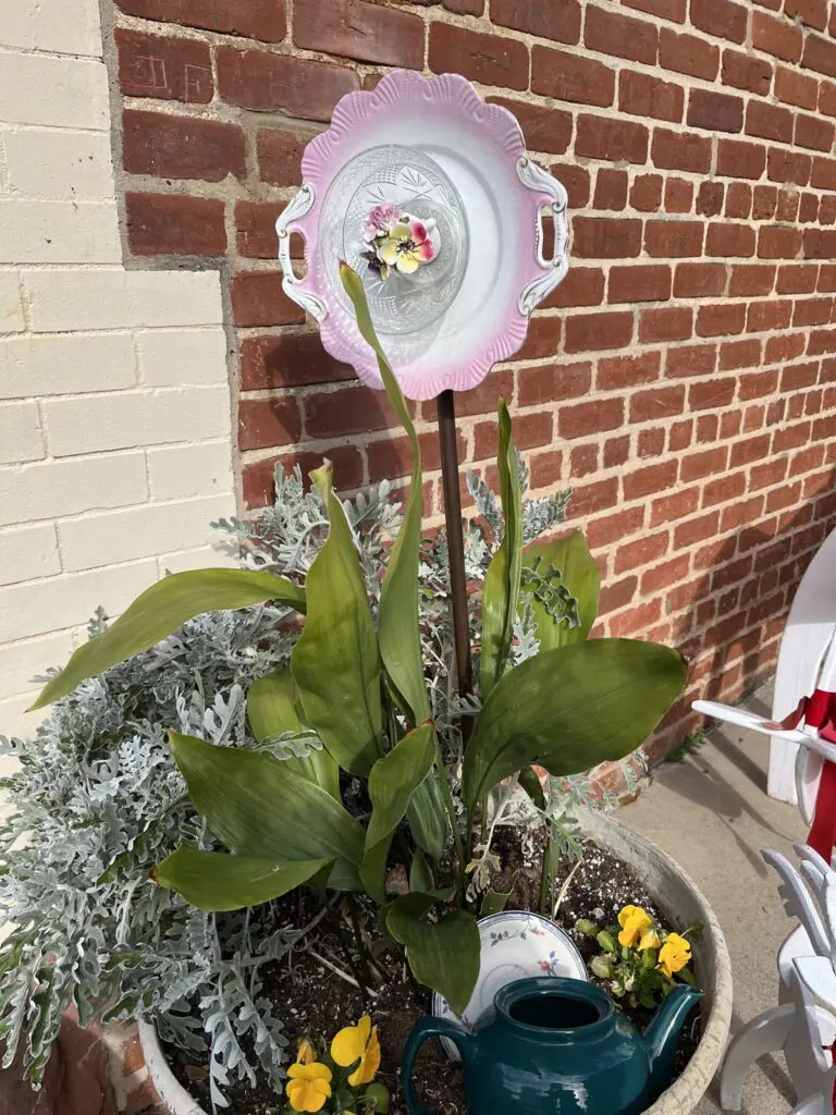 Laura's Tea Room Outdoor Decor