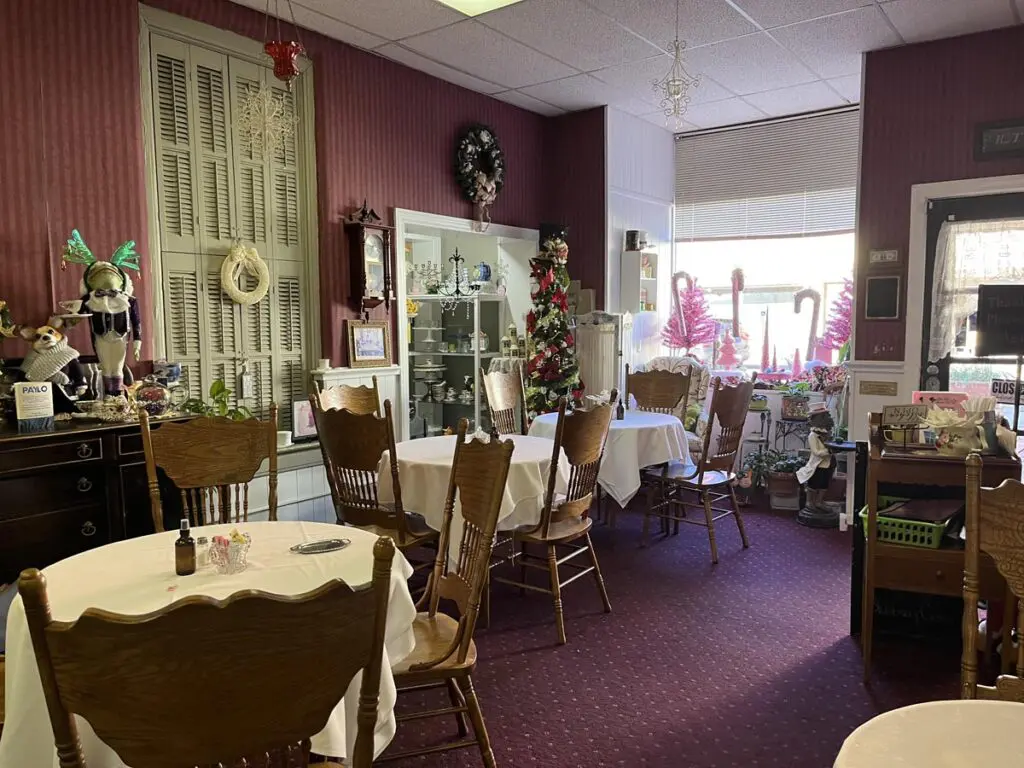 Top Hat Special Teas dining room alternate view