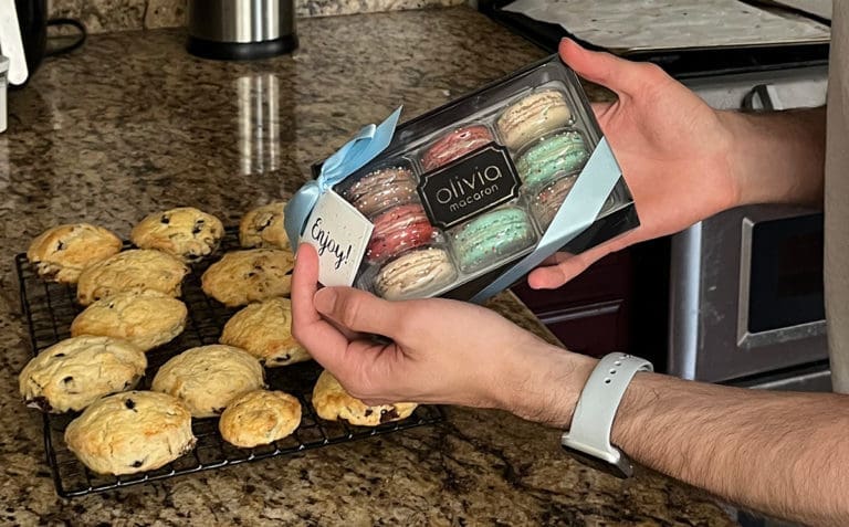 Macarons with fig scones