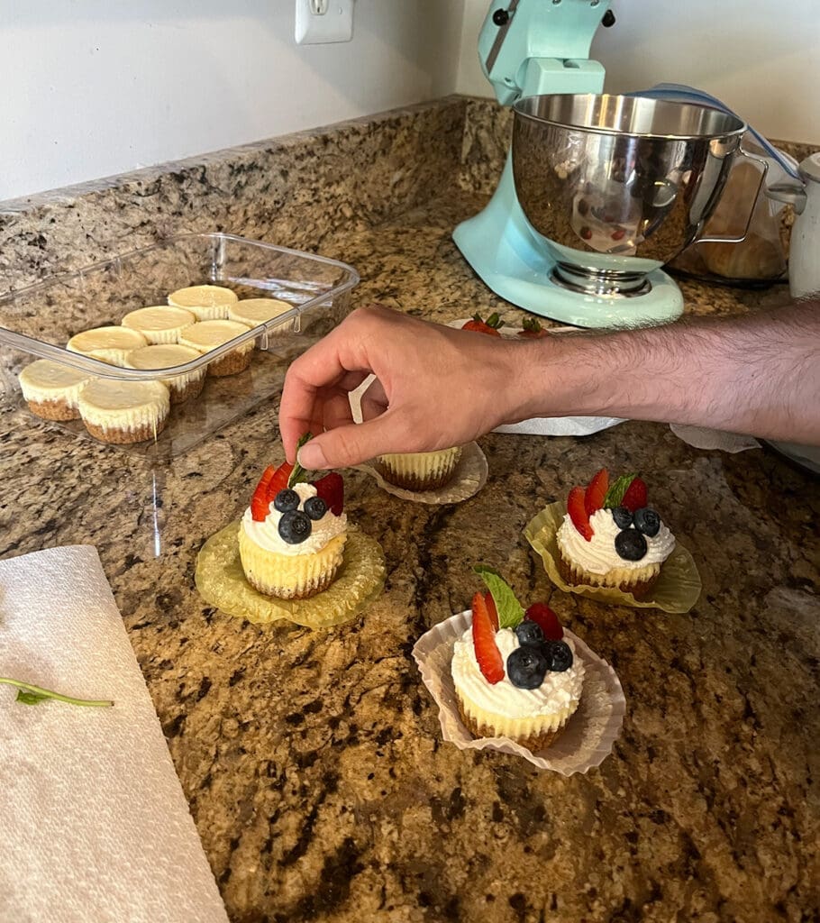 Decorating the mini cheesecakes
