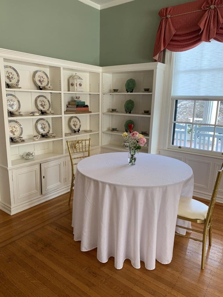 Rosemont Manor Table