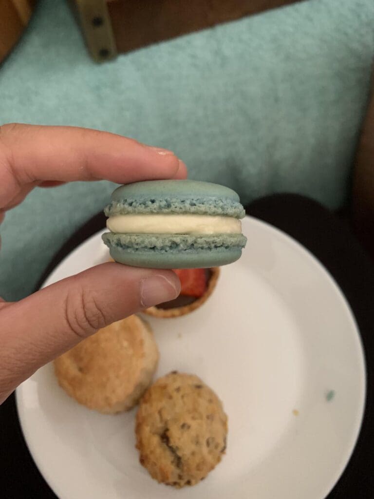 macaron with buttercream filling